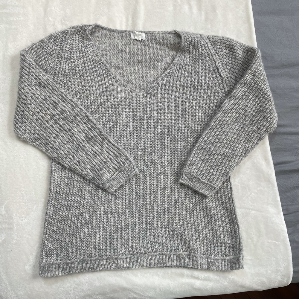 Caslon Gray Oversized V-Neck Gray Sweater - S